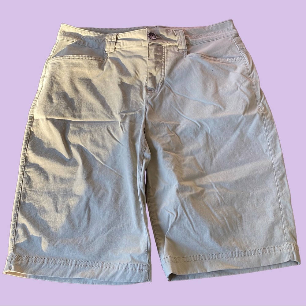 Eddie Bauer Light Tan Women's Shorts -size 4 - 10” inseam - EUC Summer Hiking